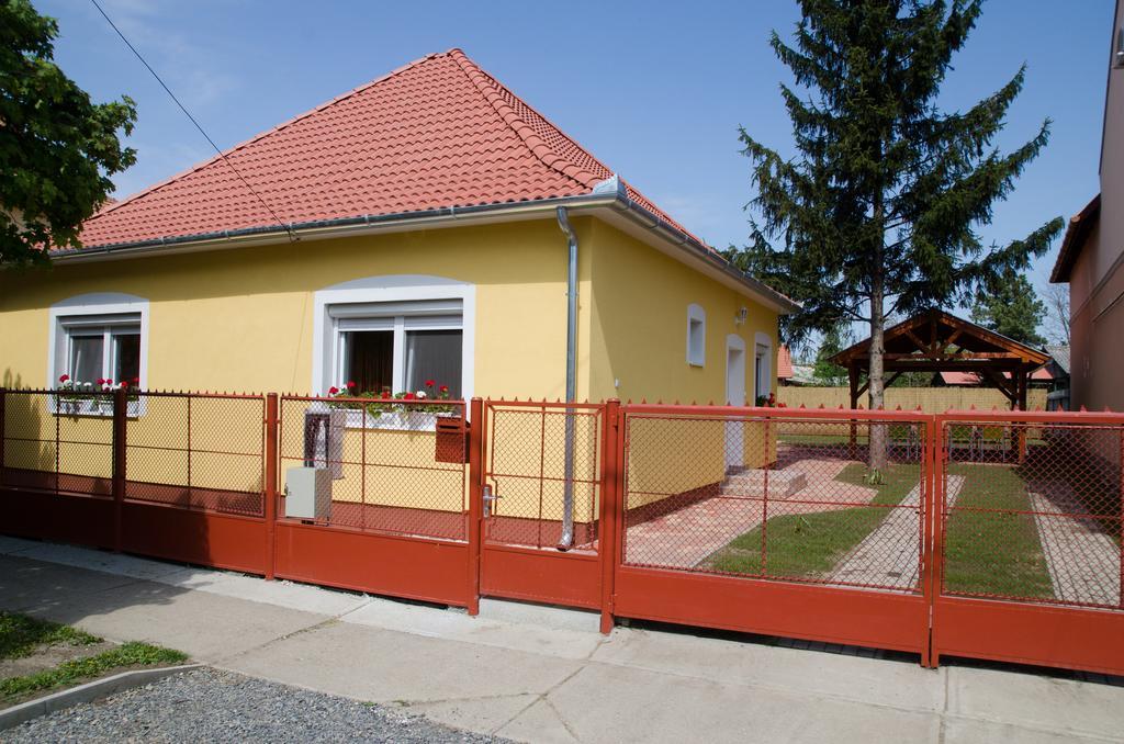 Armada Family Apartment Hajdúszoboszló Eksteriør billede